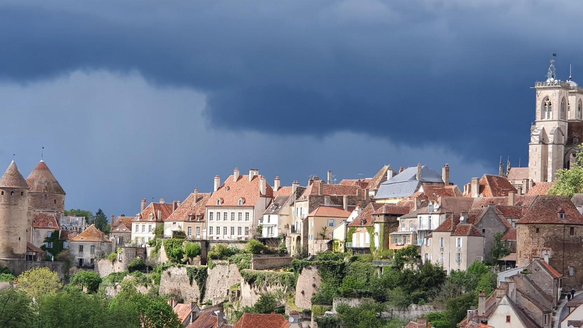 Etape Du Pont Pinard Vila Semur-en-Auxois Exterior foto
